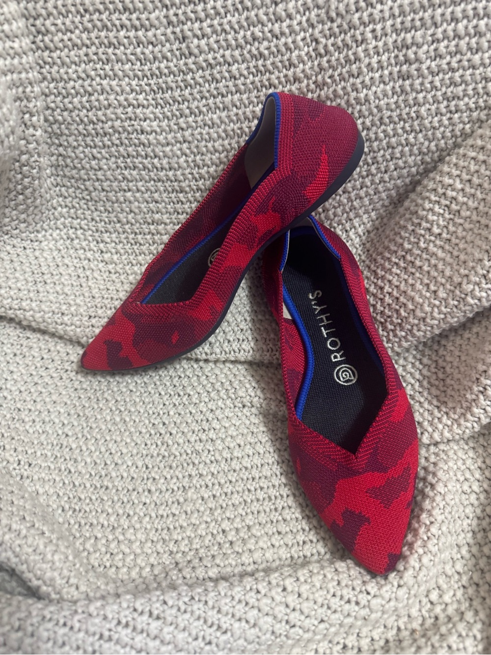 Rothy's‎ Red Camouflage Pointed Knit Flats with Blue Trim